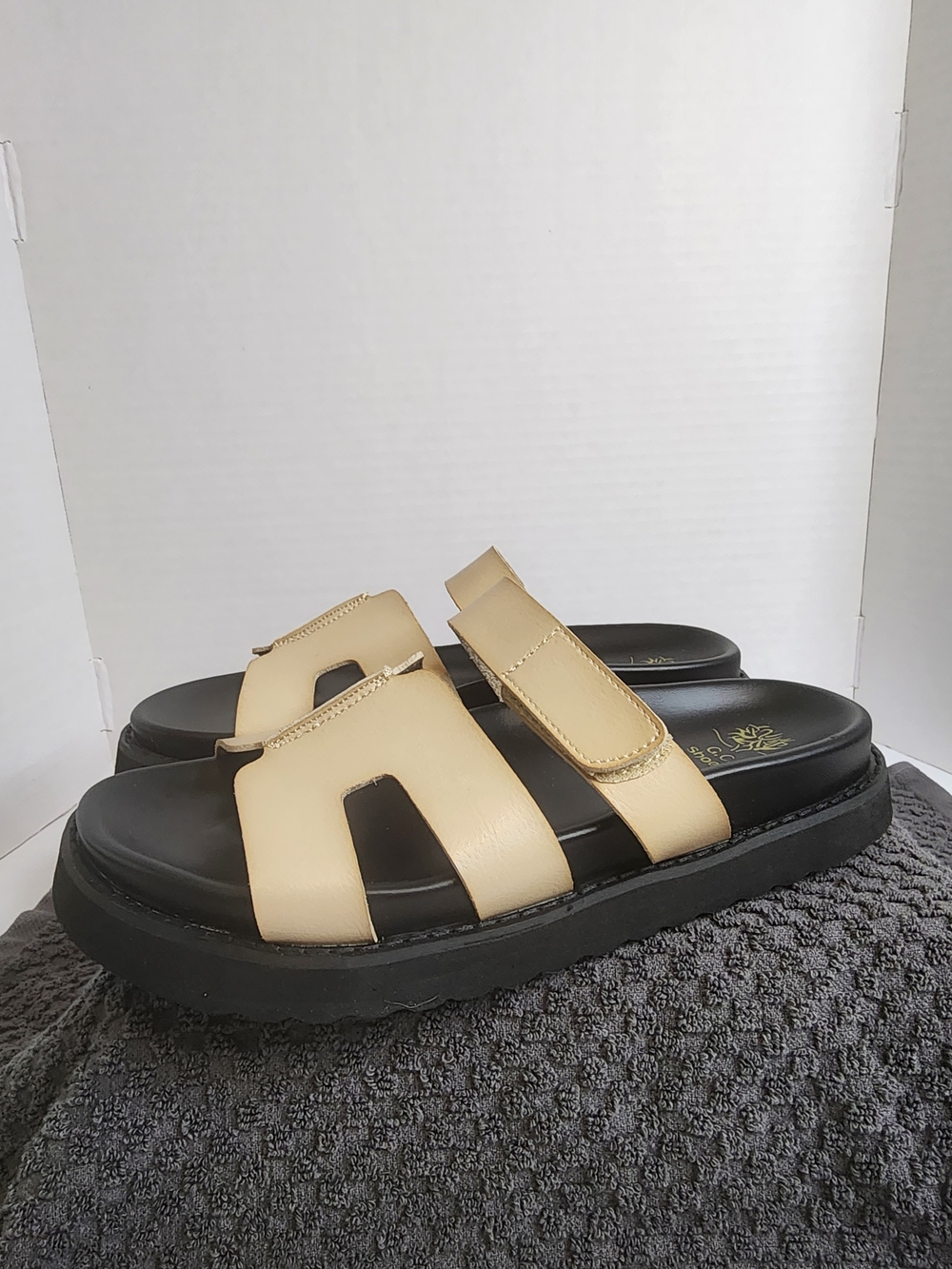 G.C. Shoes Emory/Ivory Adjustable Platform Sandals.  NIB Women's Sz 8.5